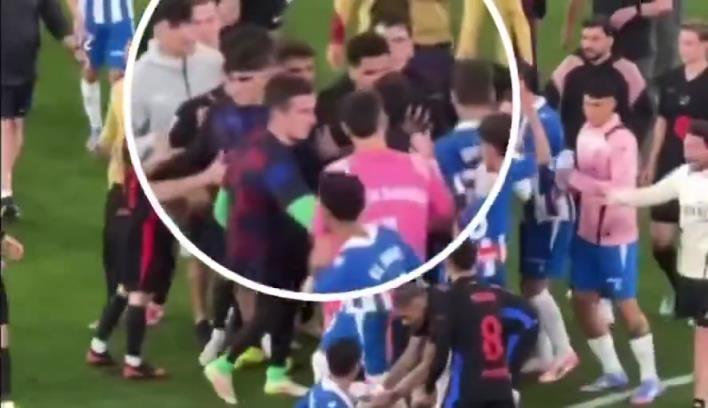 巴薩賽后沖突眼看要干架，萊萬趕緊拉住要上頭的加維