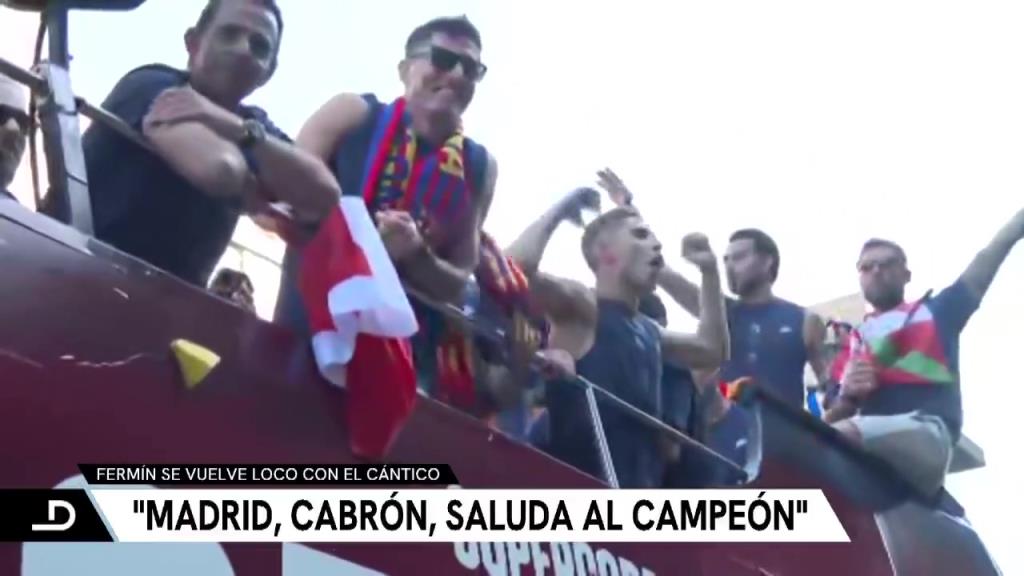 開始上嘴臉!費(fèi)爾明游行高唱:馬德里的混蛋,快來(lái)向冠軍敬禮