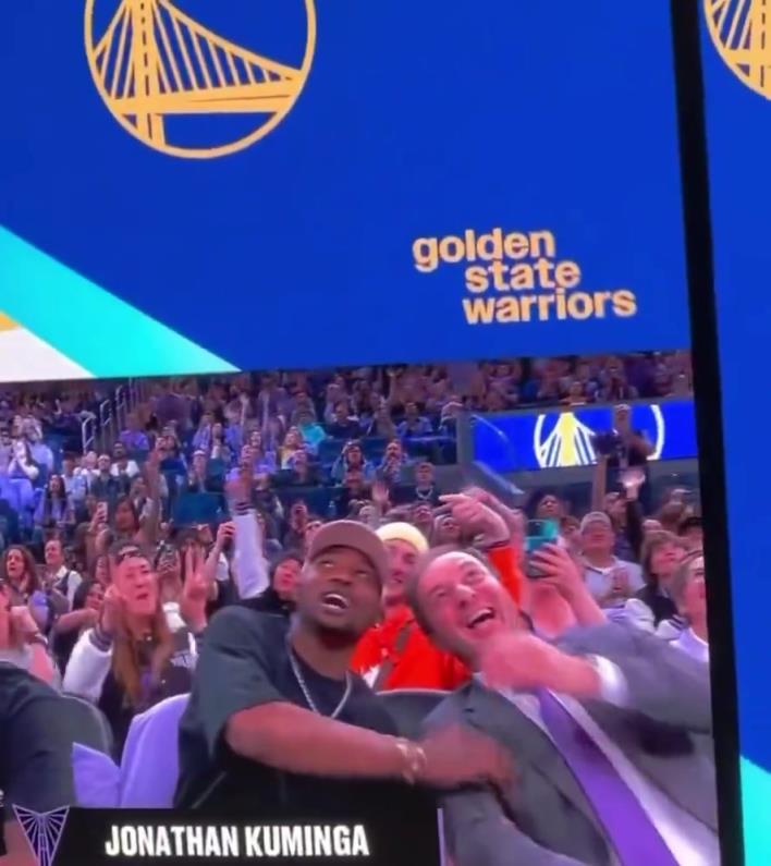 太子合同穩(wěn)了？庫(kù)明加和老板拉科布互動(dòng)，有說有笑的