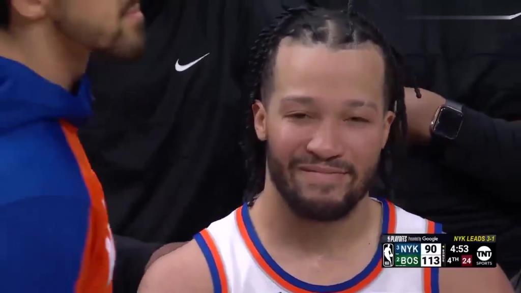 一切盡在掌握G5比分落后6犯 布倫森場下面對鏡頭微笑招手