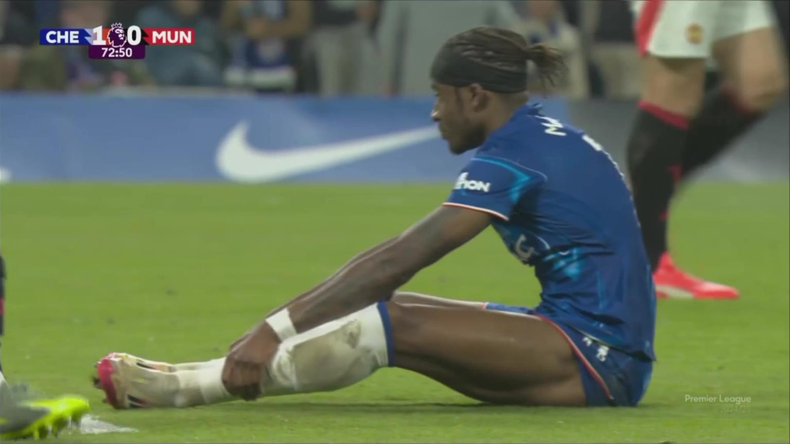 錯失良機！帕爾默送直塞，馬杜埃凱單刀射門離譜打偏！