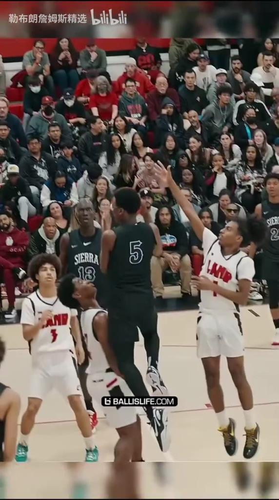 看呆老爸!詹姆斯二兒子欲隔人暴扣,隊友表情太真實了!