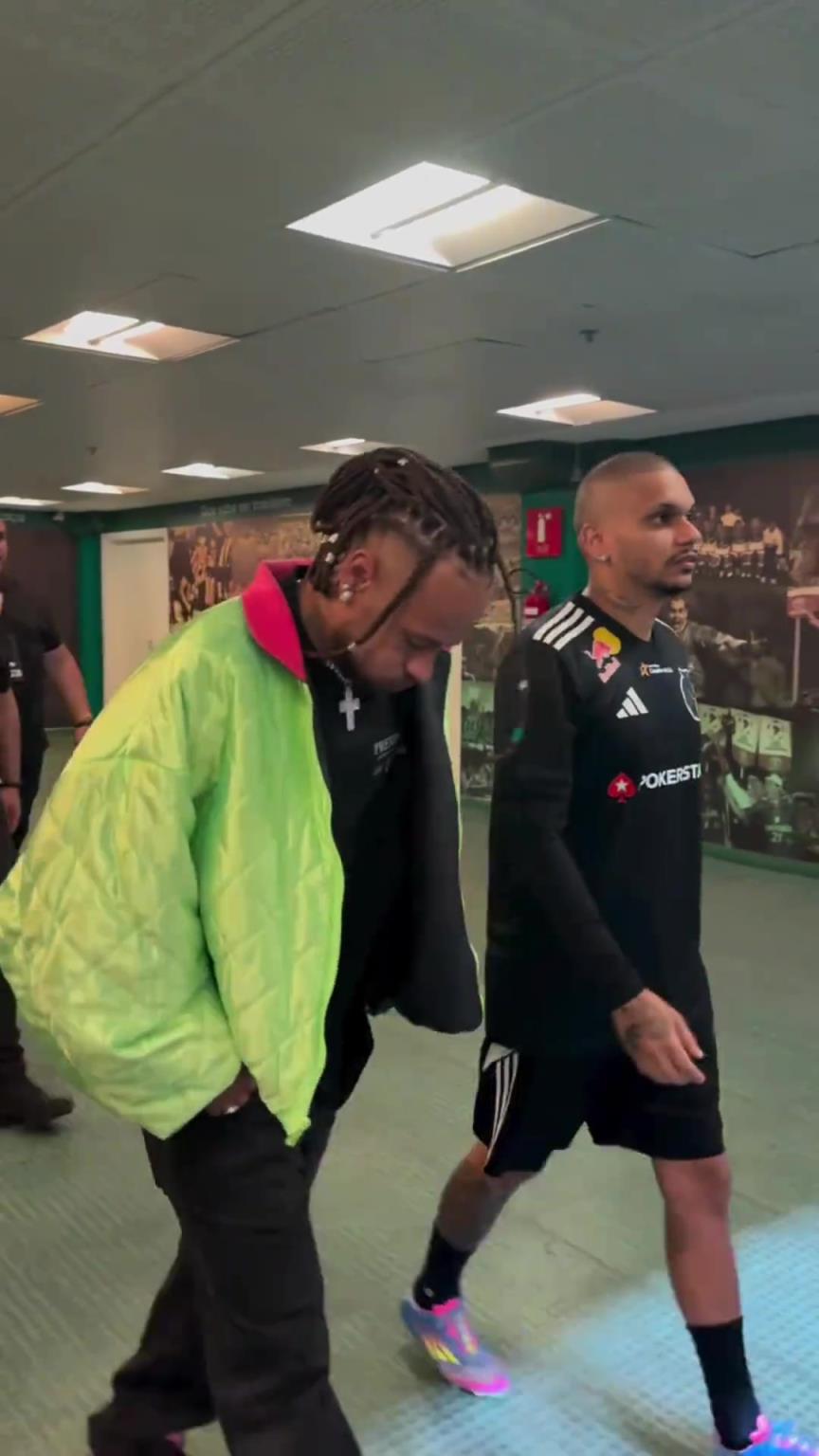 內馬爾新發型亮相國王聯賽這發型睡覺是不是不用解開