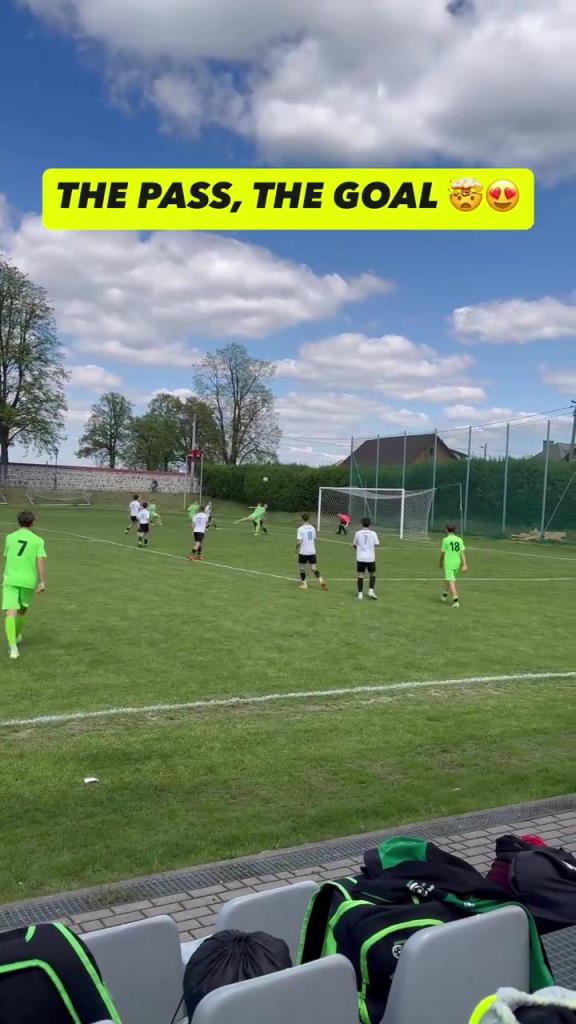 此球只應天上有!完美傳球配上蝎子擺尾進球!