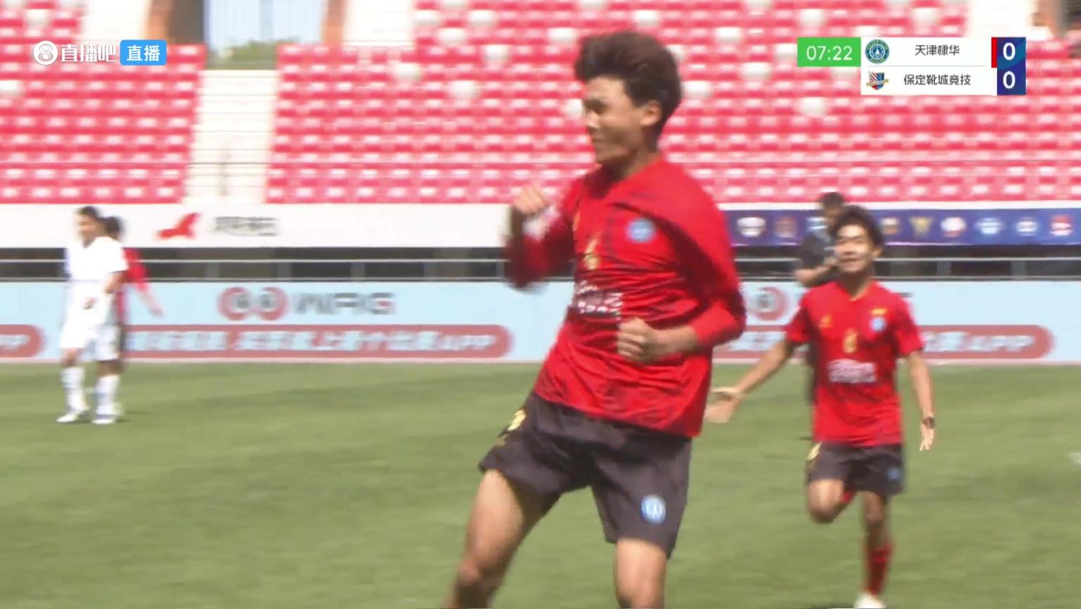 太帥了！中冠賽場這球，神似斯坦科維奇中圈吊射諾伊爾！