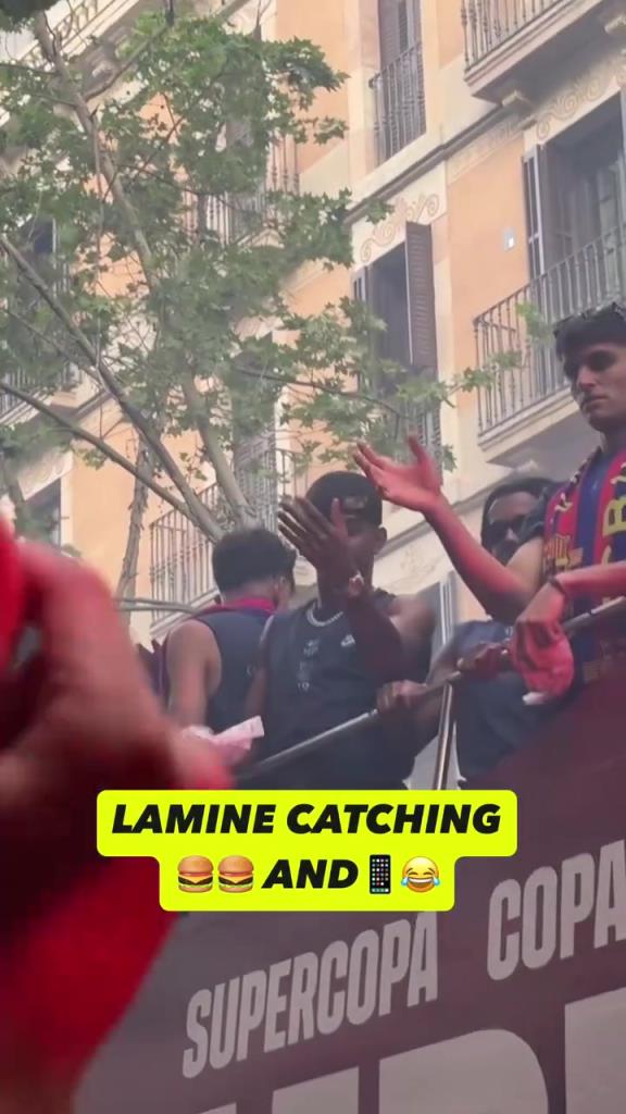 有當守門員的潛質！不管球迷扔來什么，亞馬爾總能接到！