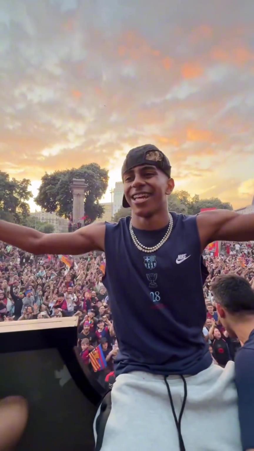 冷知識亞馬爾和范小勤一樣大他右邊那個是不是聞到了腋來香