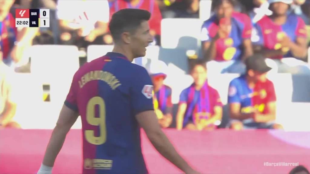 埃里克-加西亞傳中，萊萬近距離頭球攻門遭神撲！