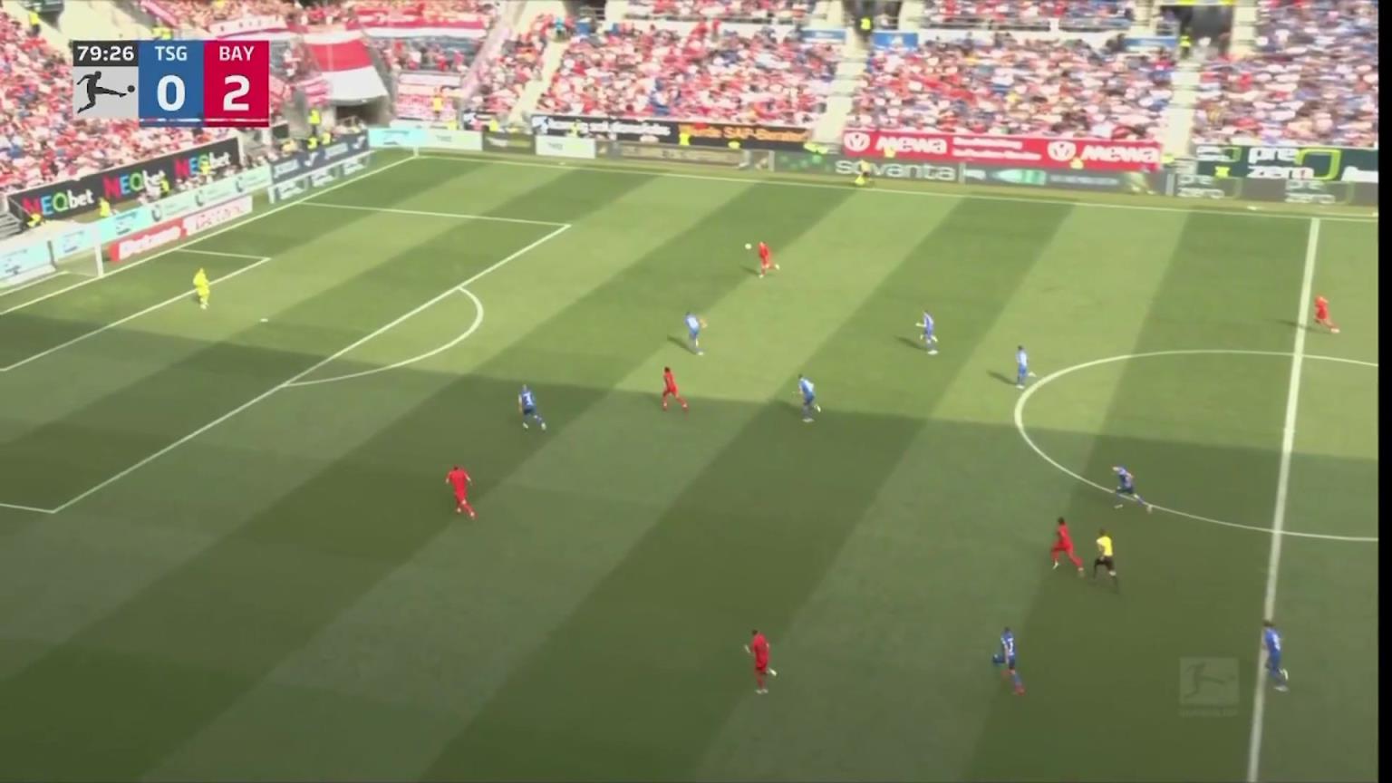 拜仁3-0領先！凱恩中柱后回傳，格納布里連停帶過低射破門