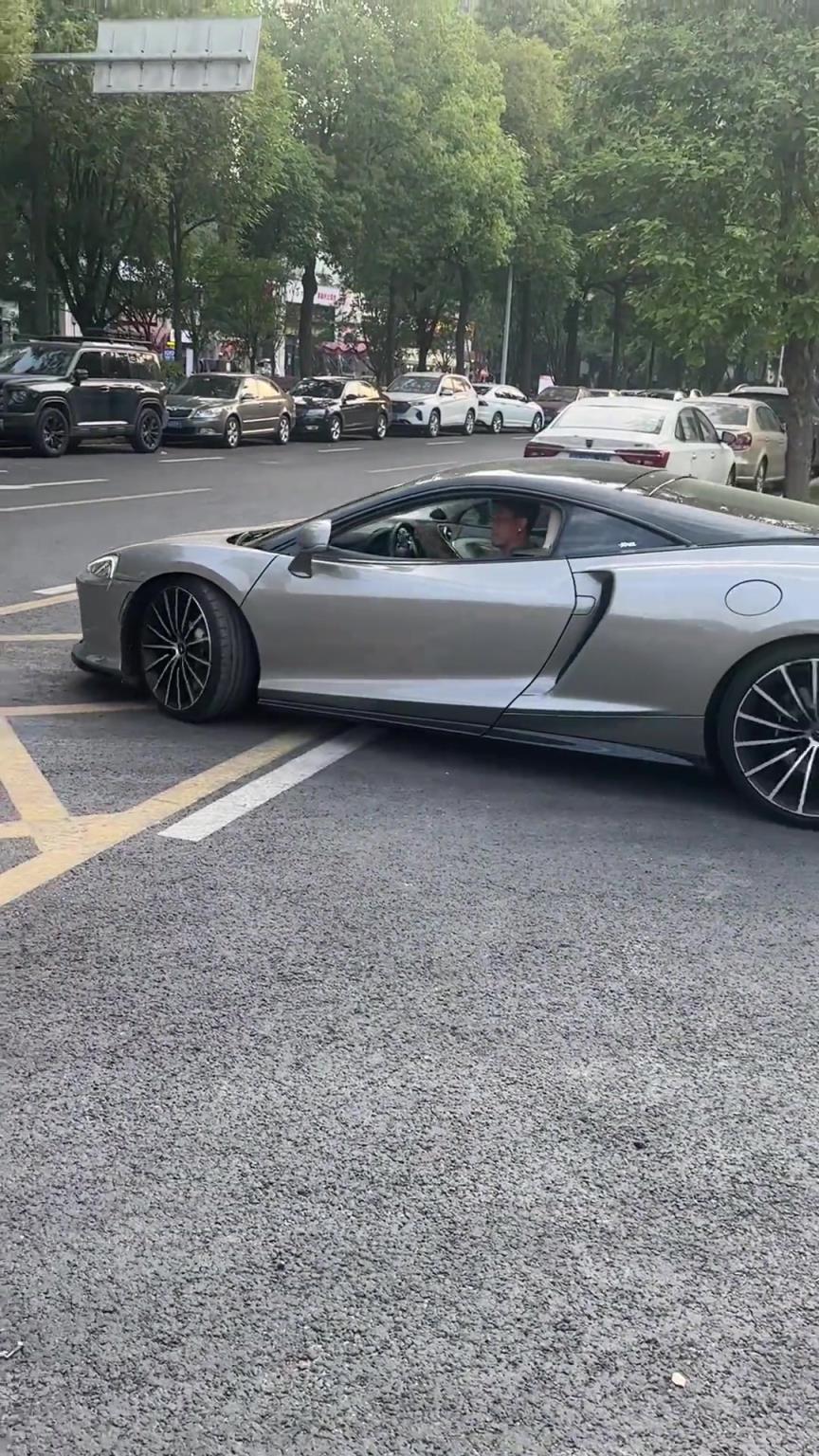 趕上了金元時代的球員，買提江和他的邁凱倫GT