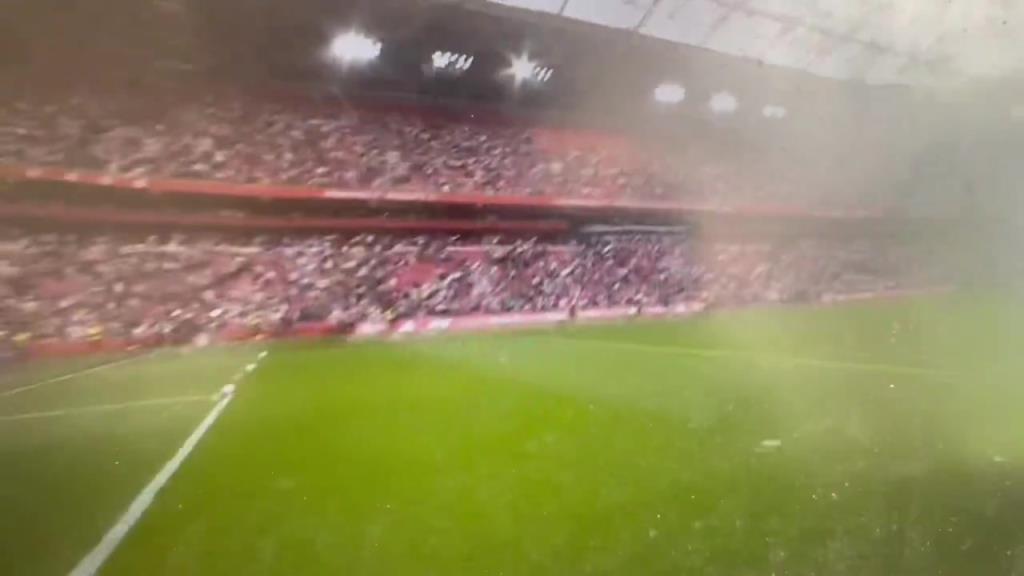 失去理智!阿賈克斯丟荷甲冠軍后,韋霍斯特一把打飛攝像機(jī)