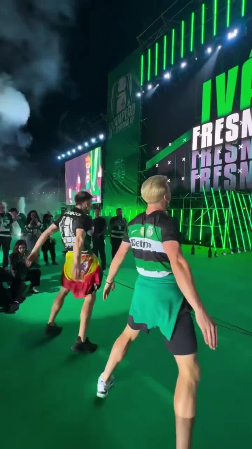 致敬C羅!葡體衛(wèi)冕葡超冠軍,球員做出C羅慶祝動作Siu…