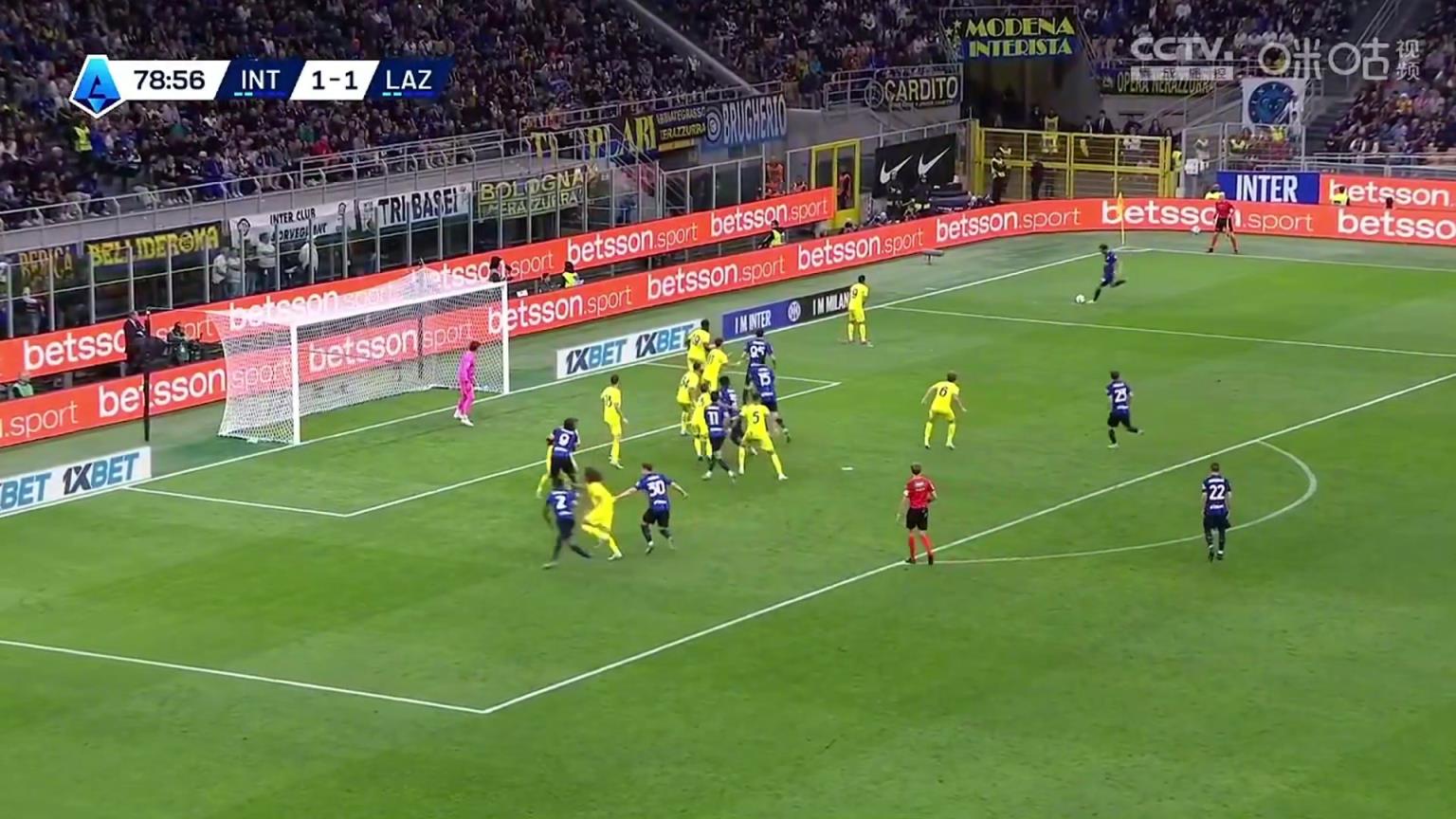 國米再次領先!恰爾汗奧盧任意球開出,鄧弗里斯頭球破門