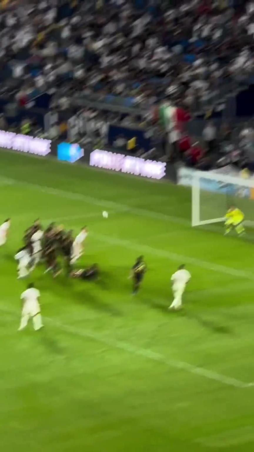 羅伊斯任意球絕平,洛里鞭長莫及