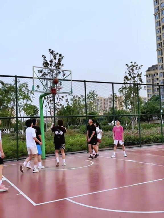 跟這樣的女孩子一起打球需要注意些什么？