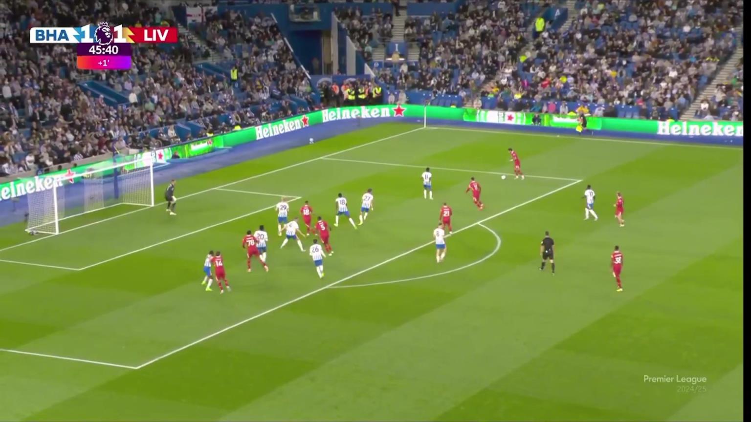 這都能進？！索博斯洛伊禁區(qū)右側電梯球破門，場邊斯洛特捂頭震驚