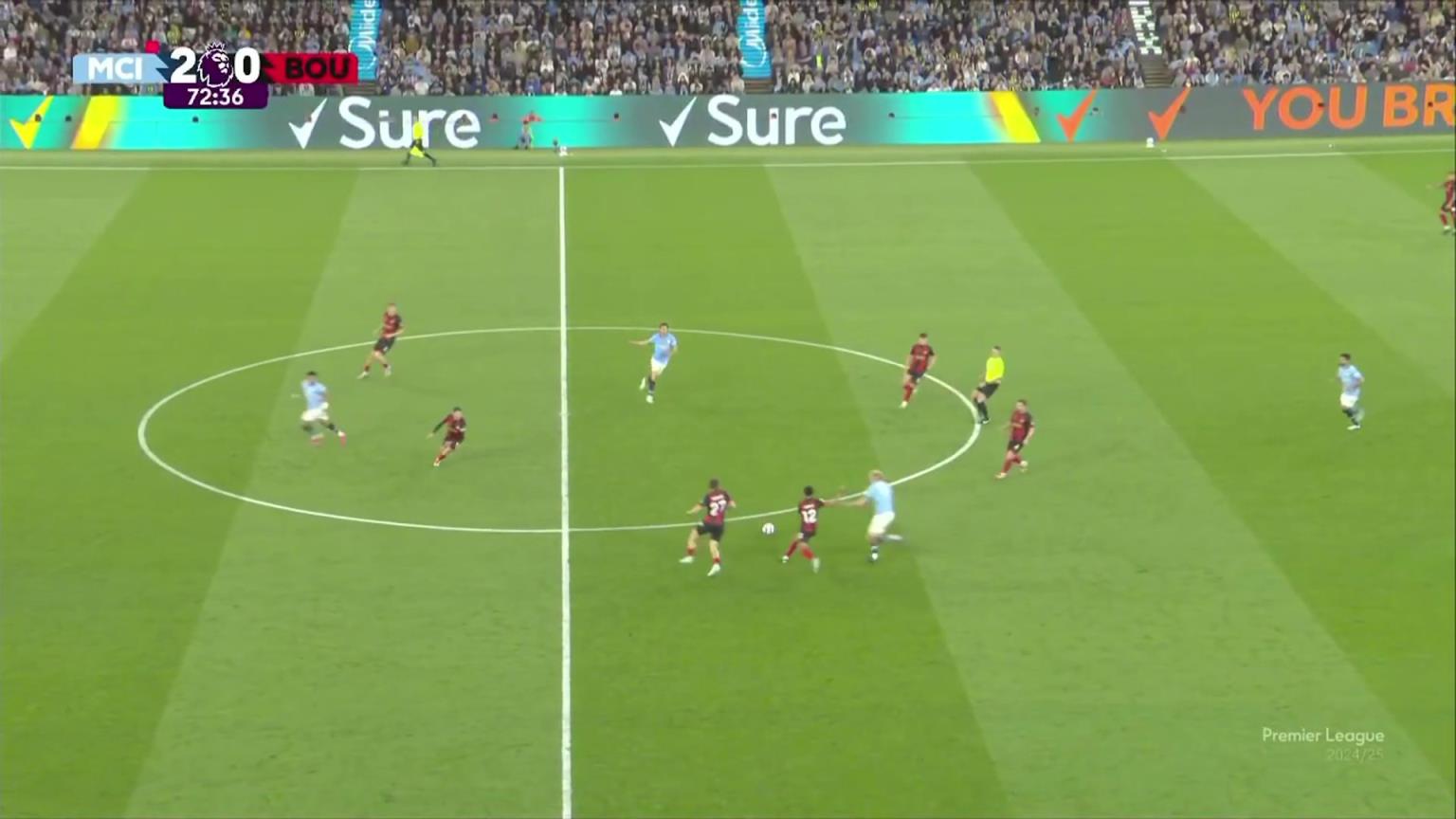 十人打十人！庫克亮鞋釘鏟倒岡薩雷斯，裁判果斷將其直紅罰下