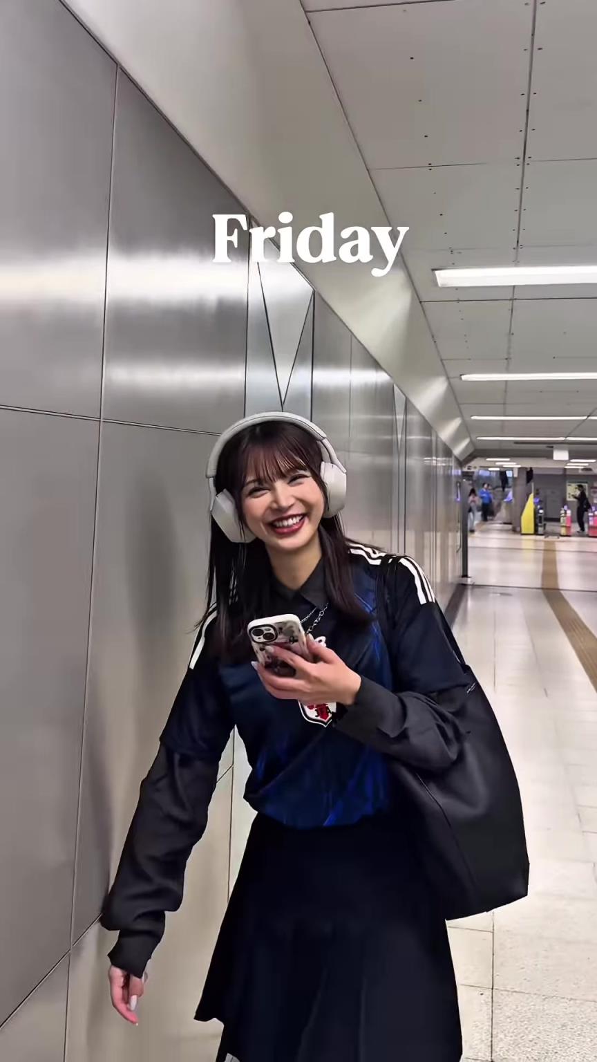 日本狂熱德布勞內人迷小姐姐，挑戰一周日本國家隊球衣穿搭