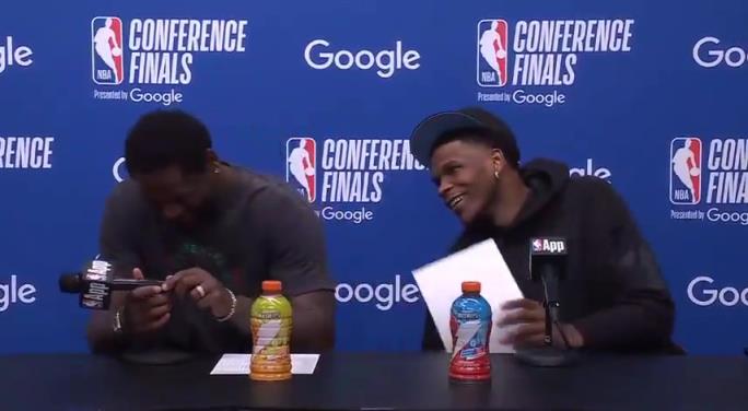 笑誰呢華子&蘭德爾看著數據統計表,忍不住大笑了起來