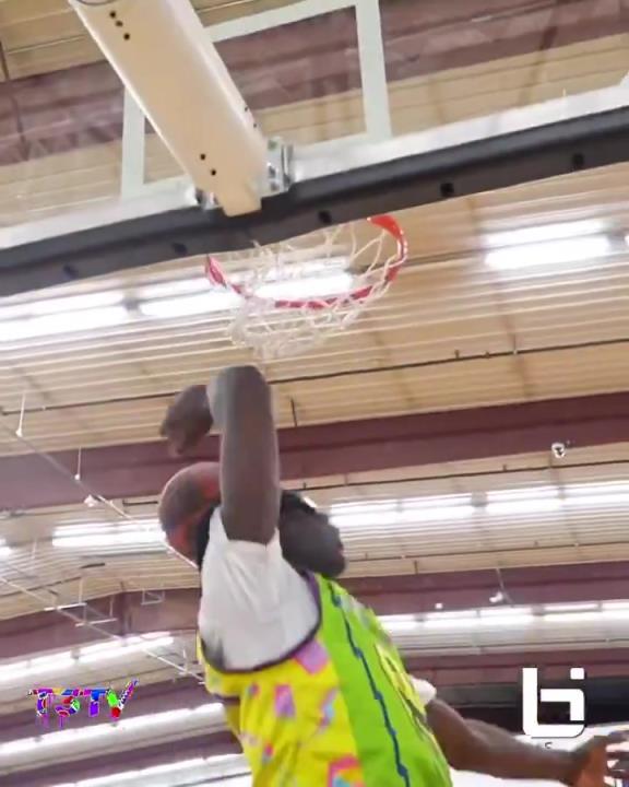 這還是10歲嘛！美國小孩身高已達196cm 年僅十歲啊