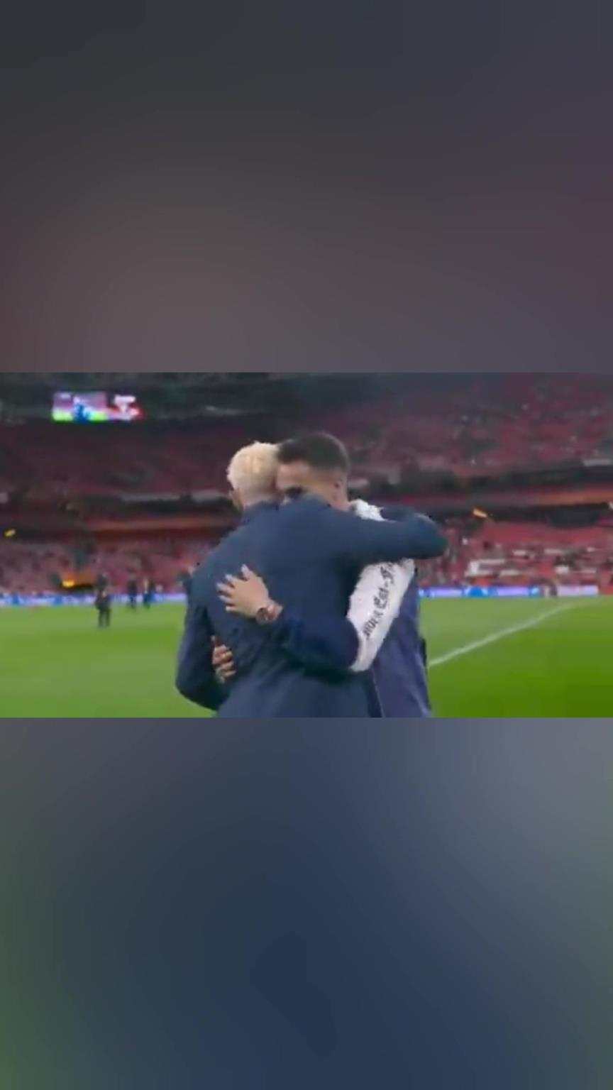 老隊友相見!加納喬和雷吉隆擁抱致敬!