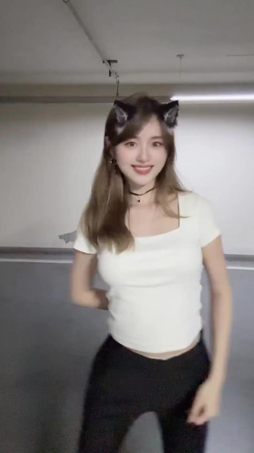 扭的挺好呀！美女主播小七曬技能：跳舞這事你們還是找別人吧