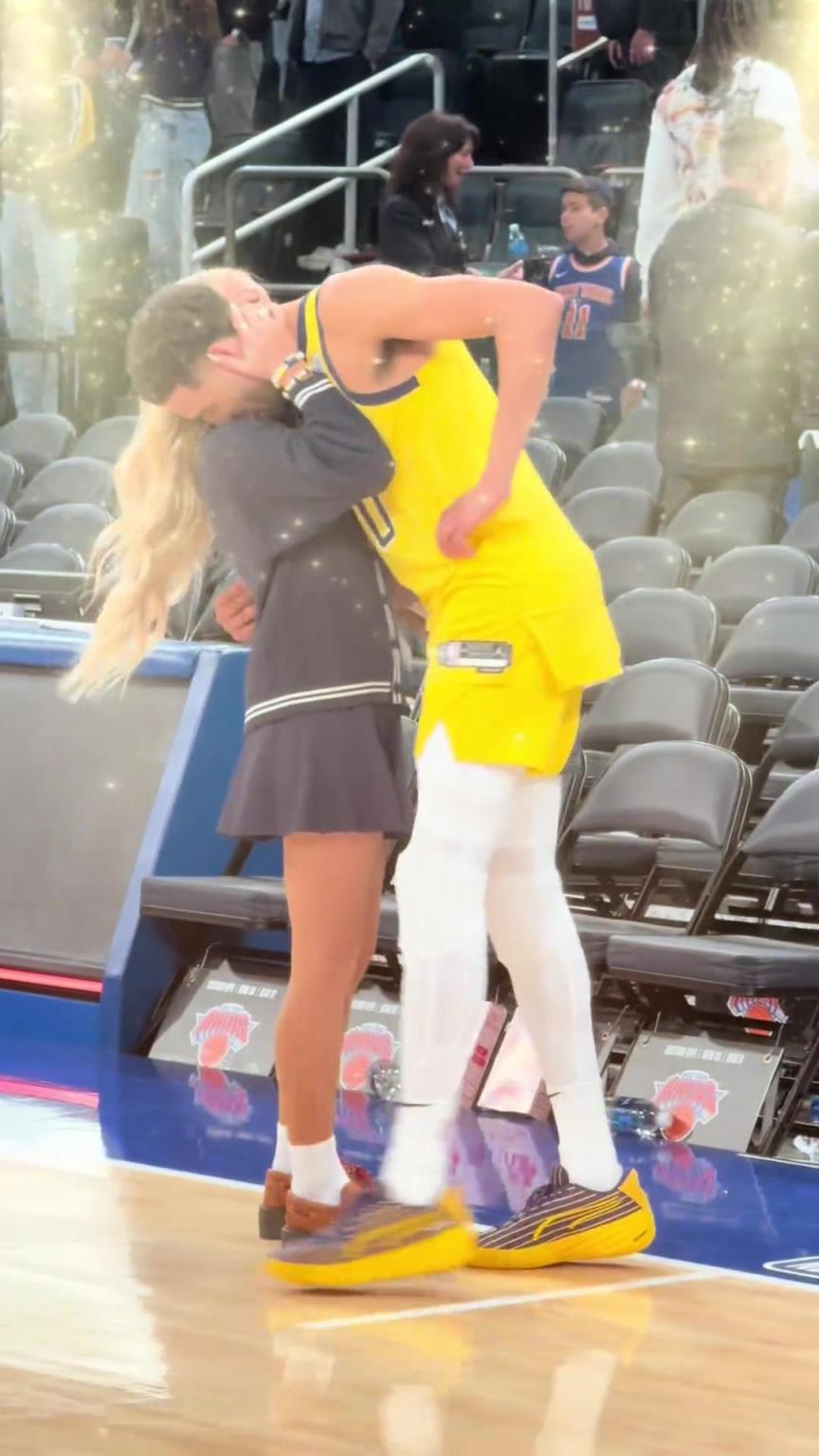 甜度超標(biāo)！難怪哈利今天打這么棒 原來賽前有女友愛的鼓勵