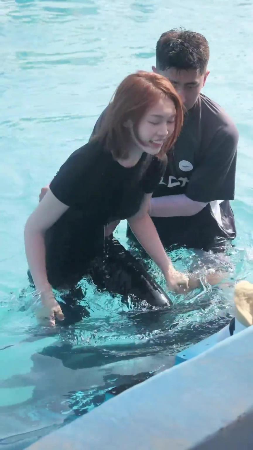 張照洋和對象一起參加闖關活動,這身材無敵了