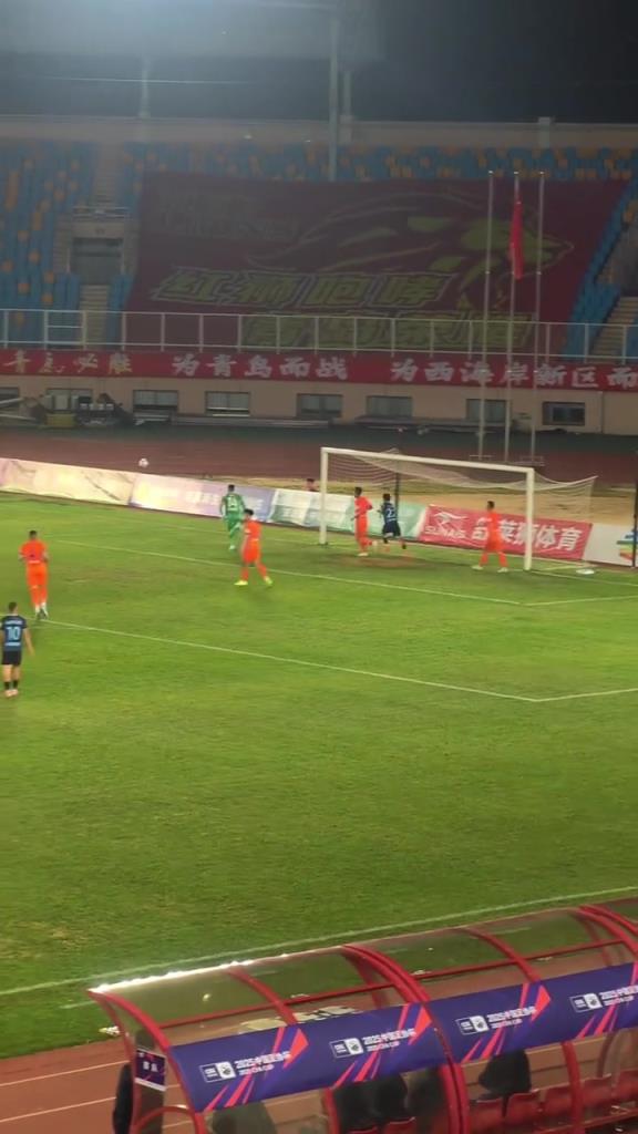 真難繃啊！現場球迷實拍王大雷迷惑操作