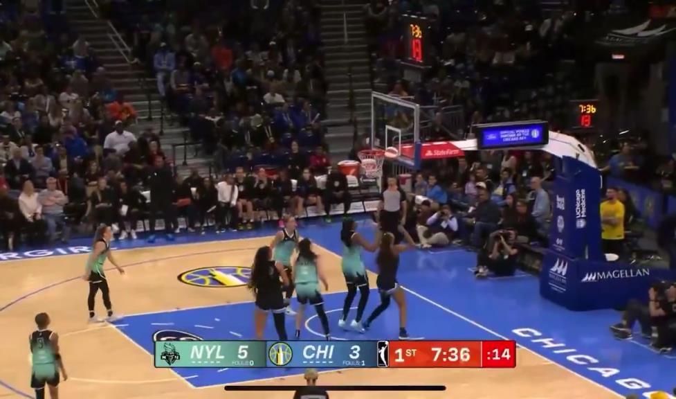 今天8中0！安吉尔-里斯篮下连续上丢+吃帽，这也太离谱了