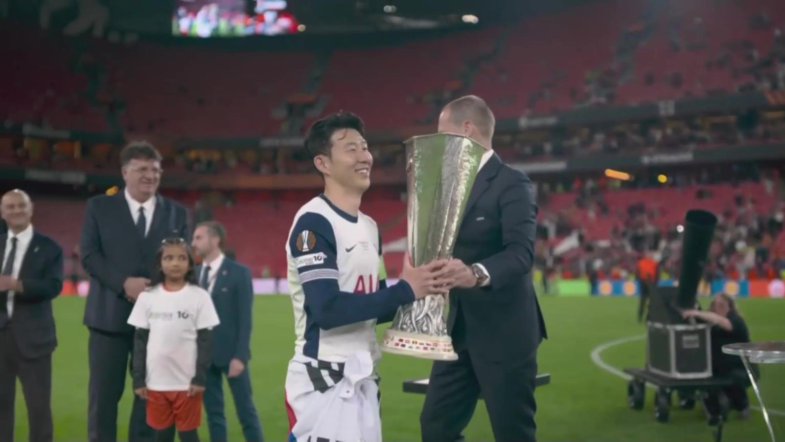 孫興慜奪冠沒獎牌!歐足聯(lián)致歉:領獎球員太多獎牌不夠,已補發(fā)!