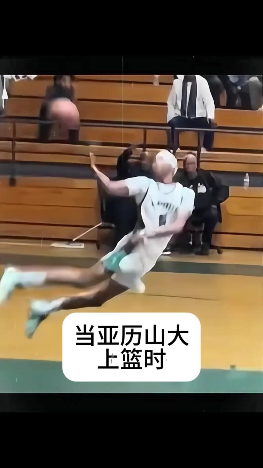 簡直一模一樣美國網友曬高中版“亞歷山大”:這不給2罰?