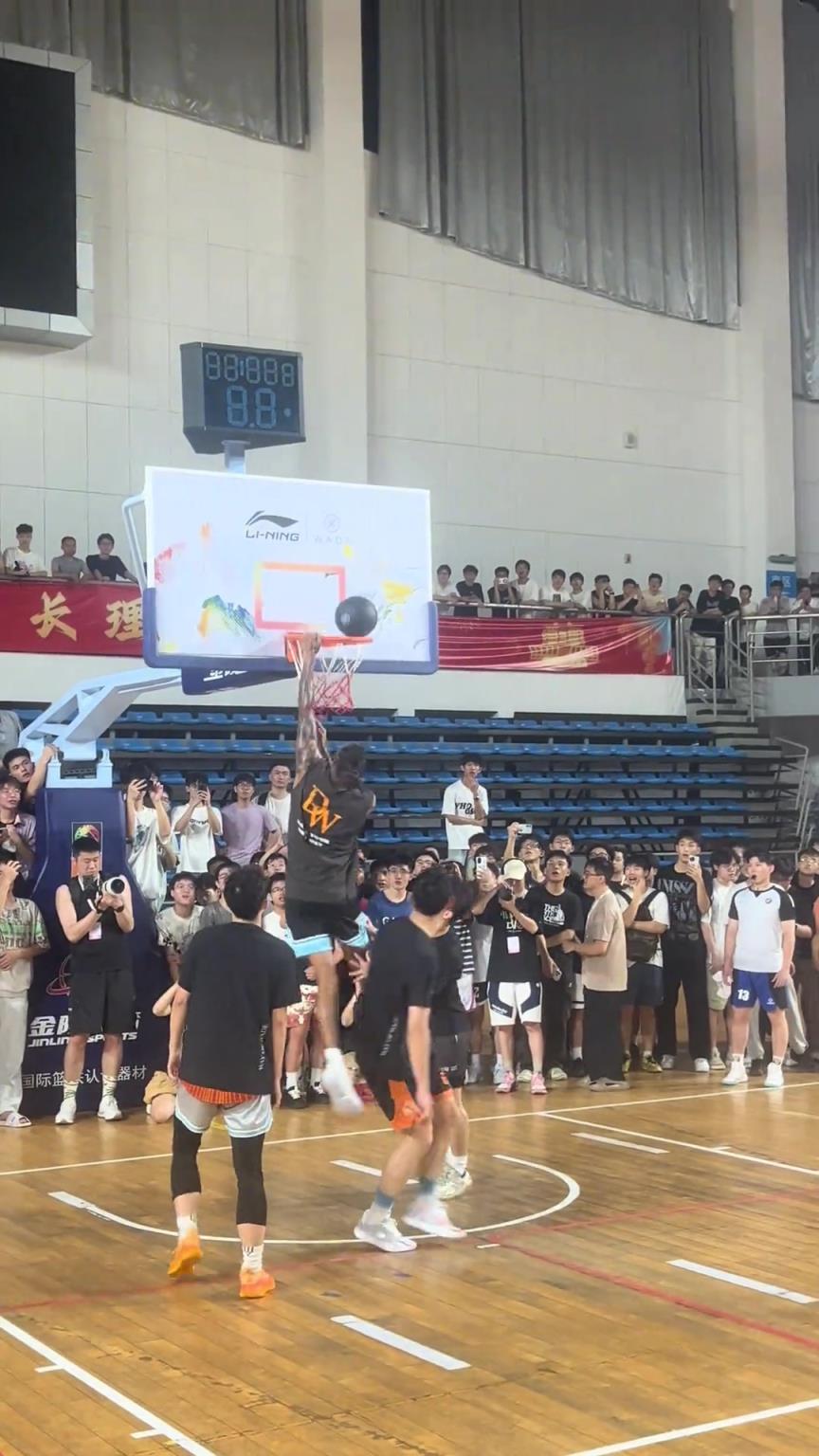 頗具當年金州扣籃王的風采