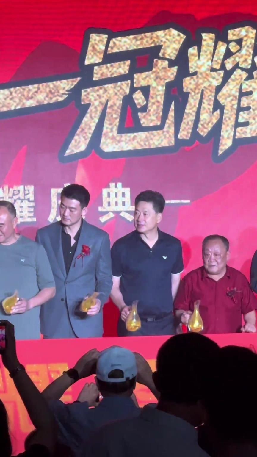 好久不見!李春江現身廣廈慶功宴