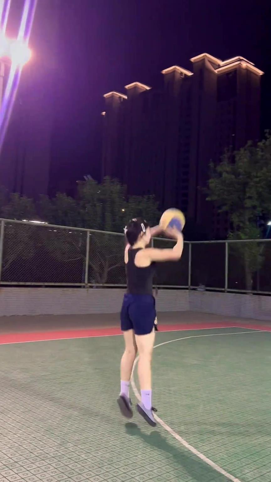 美女，防守的時(shí)候能不能拉辮子？