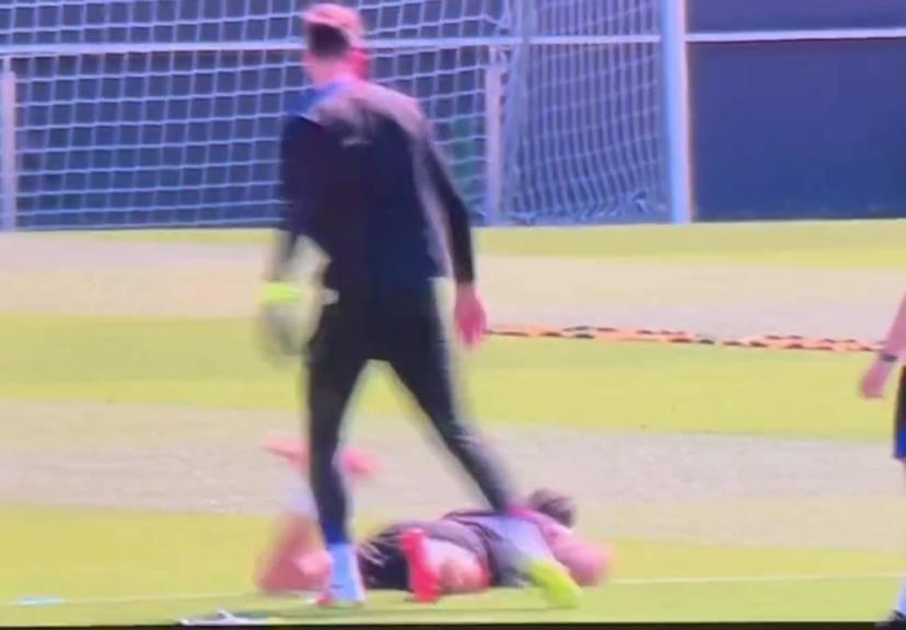 驚！巴薩隊內爆發嚴重“內訌”，什琴斯尼一拳擊倒萊萬