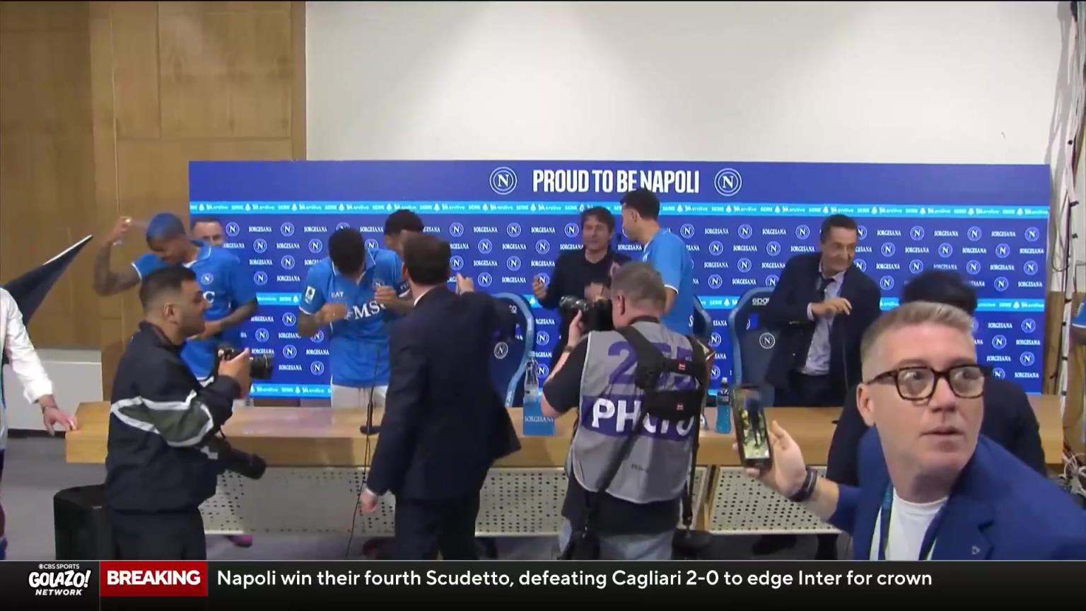 唱跳高歌慶祝！那不勒斯球員大鬧孔蒂發布會！