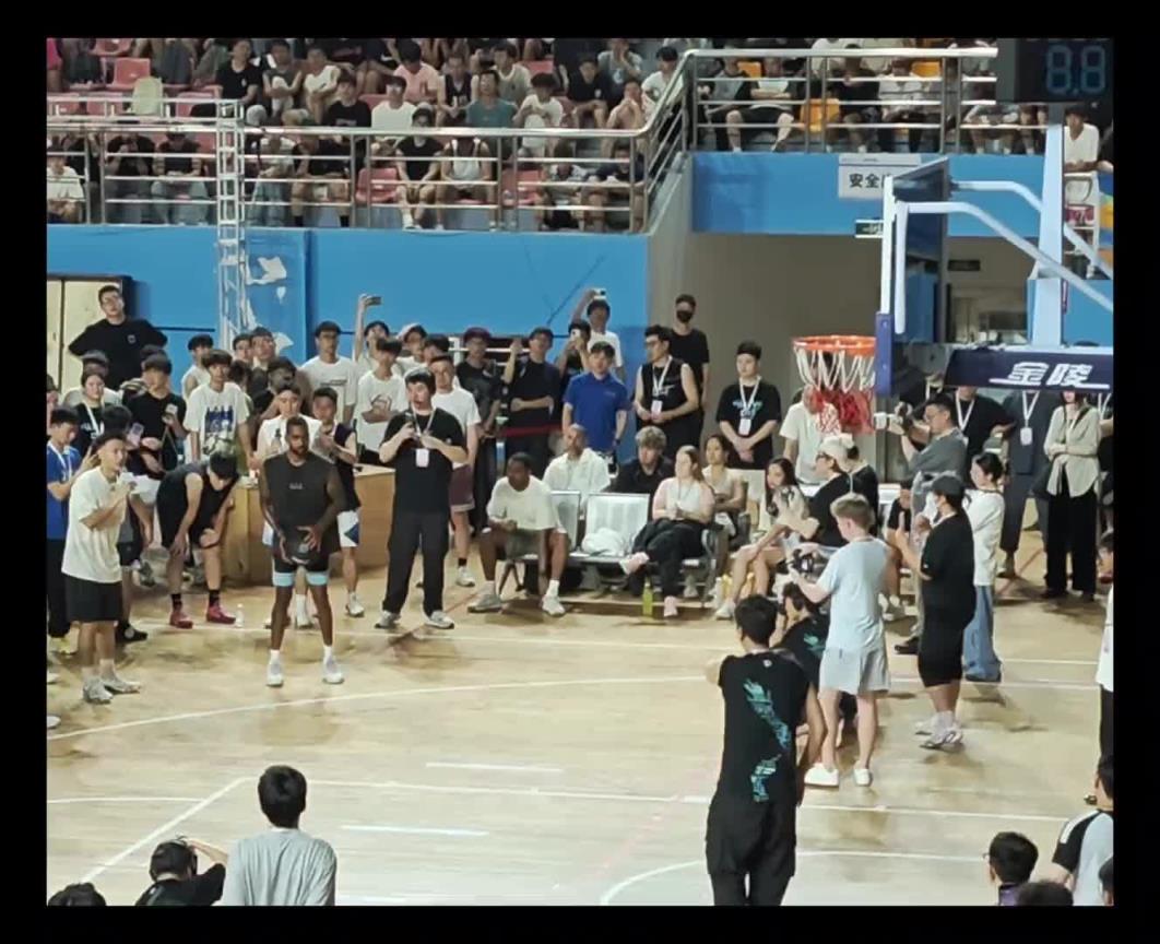 前湖人首發(fā)后衛(wèi)?拉塞爾中國(guó)行三分頻頻打鐵節(jié)目效果拉滿