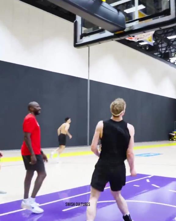 佩林卡和獨行俠經理哈里森又同時現身！觀看Pro day試訓