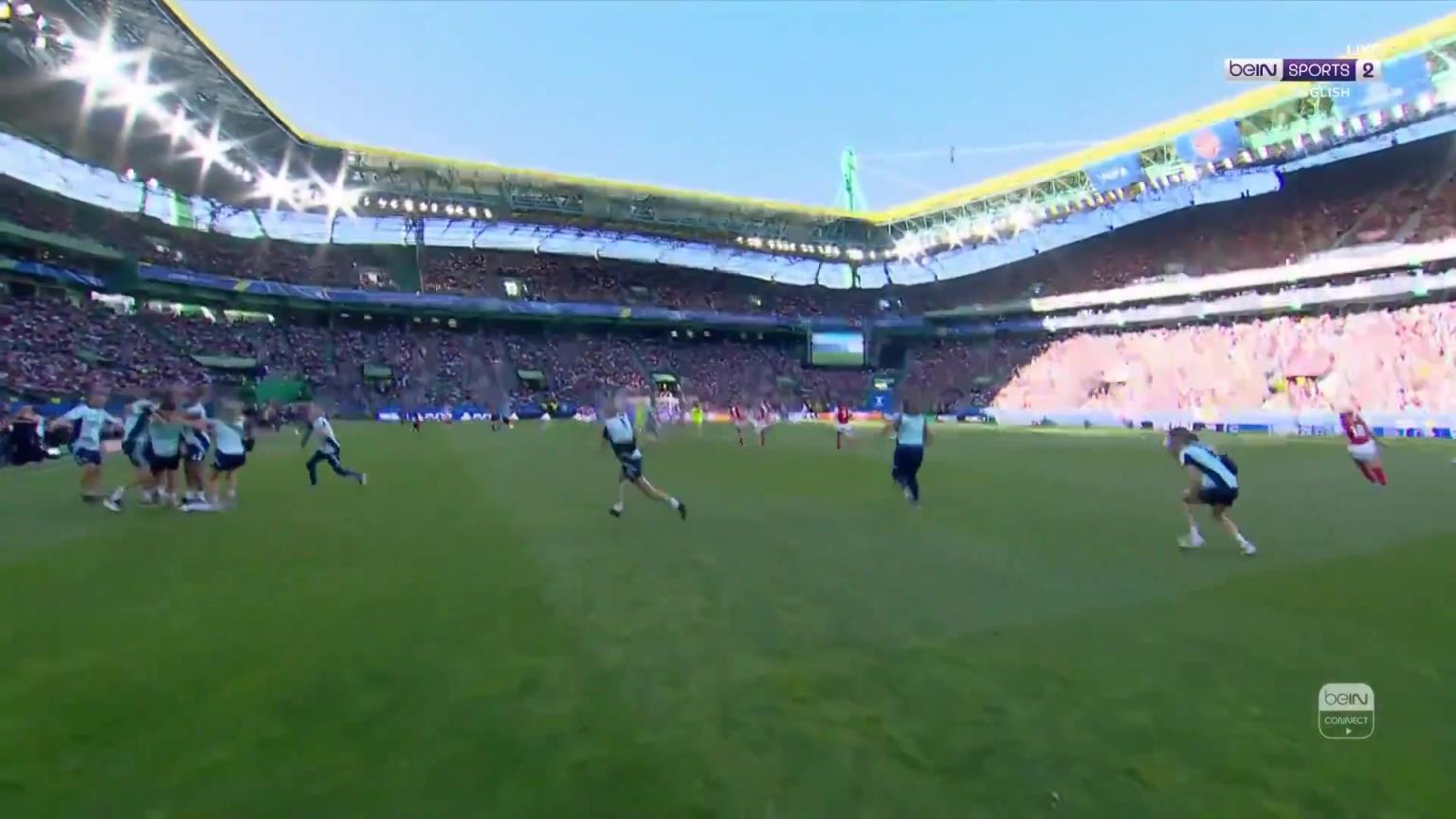 阿森納女足時隔18年再奪冠,捧起女足隊史第二座獎杯