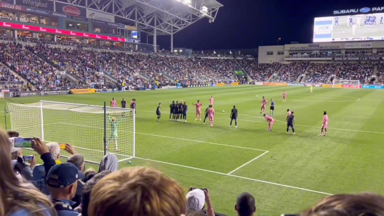 不愧是你！亞雷斯竟然默契遮擋了門將視線還作出撲救動作