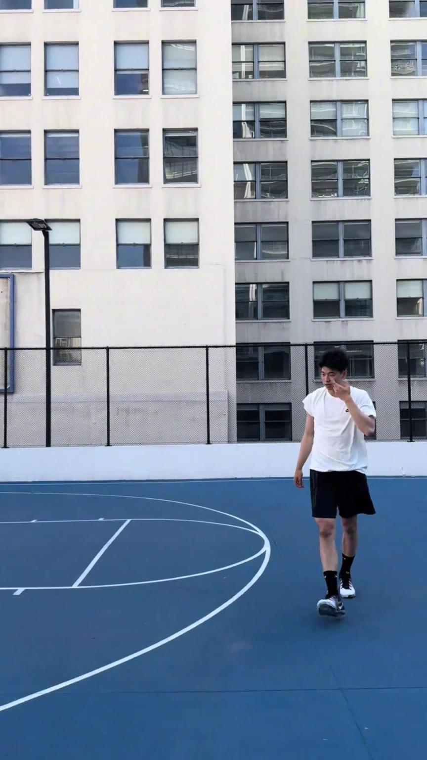 這樣看小崔恢復的不錯啊！小崔的在正式訓練前獨自小練