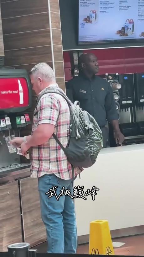 把路人都驚呆了～“喬丹”退役后改賣快餐了