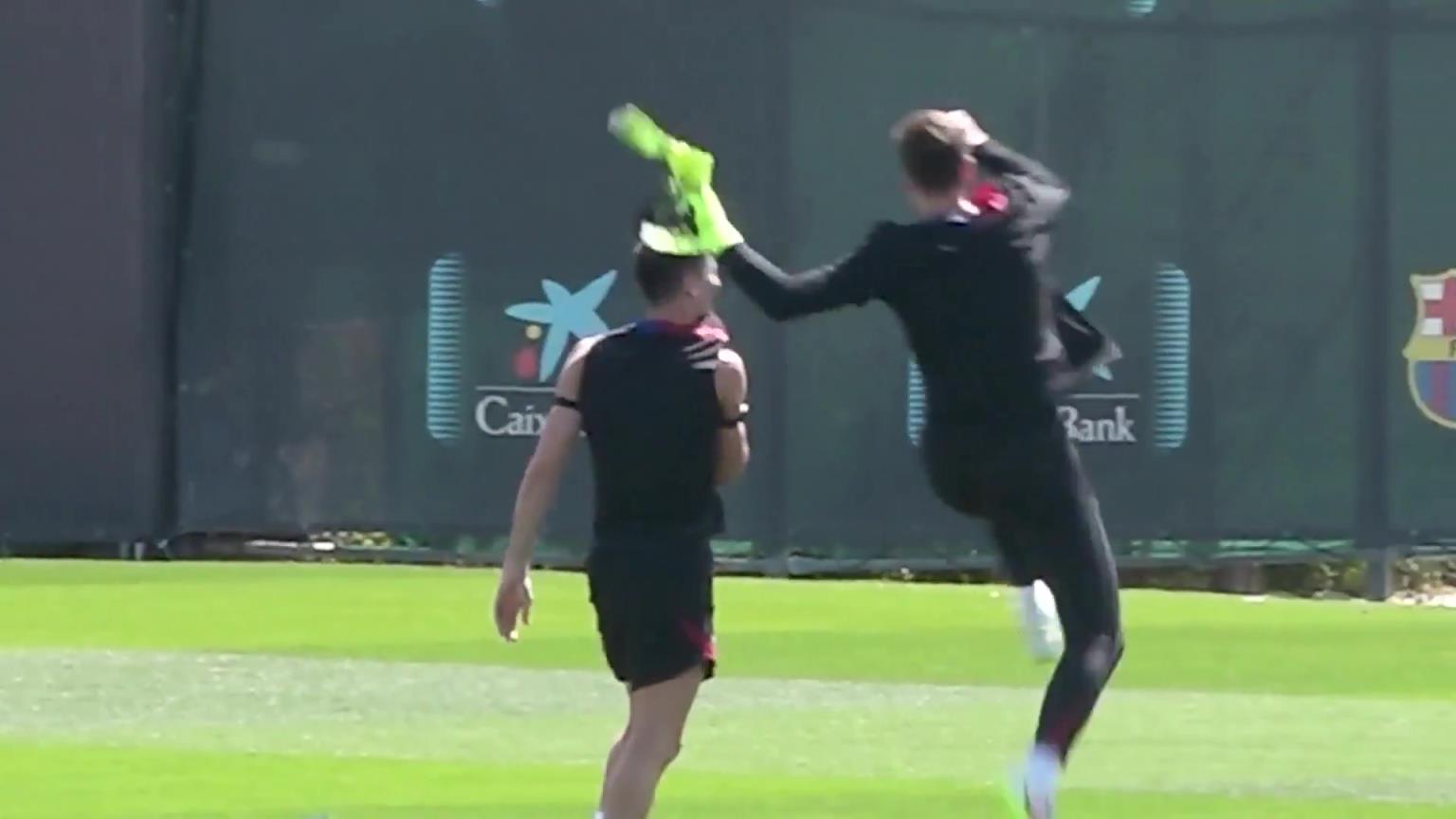 格斗訓(xùn)練場？什琴斯尼又給萊萬一腳凌空踢