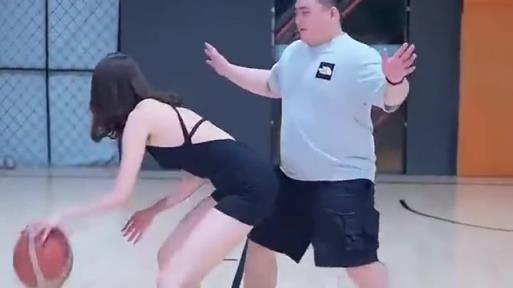 在線等急！大哥不知道怎么防美女背打?