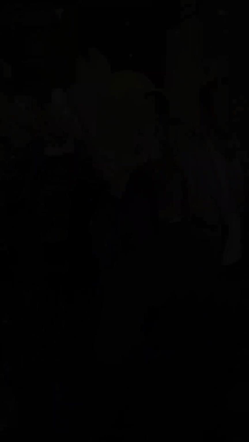 安切洛蒂抵达巴西，巴西足协主席全程陪同，球迷燃放焰火热情迎接
