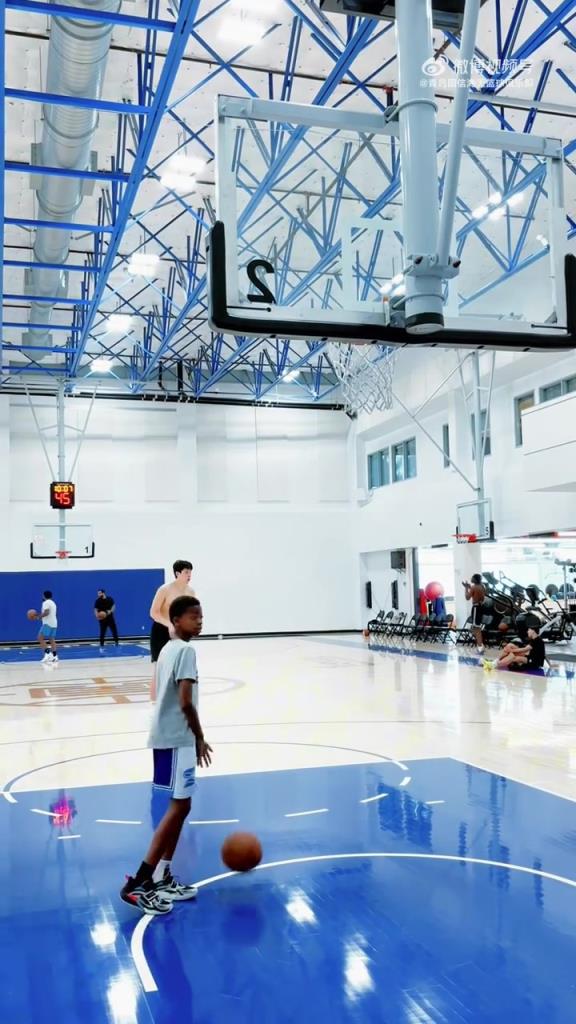 感覺小楊變壯了哇!小楊在美國特訓看樣子收獲滿滿呀