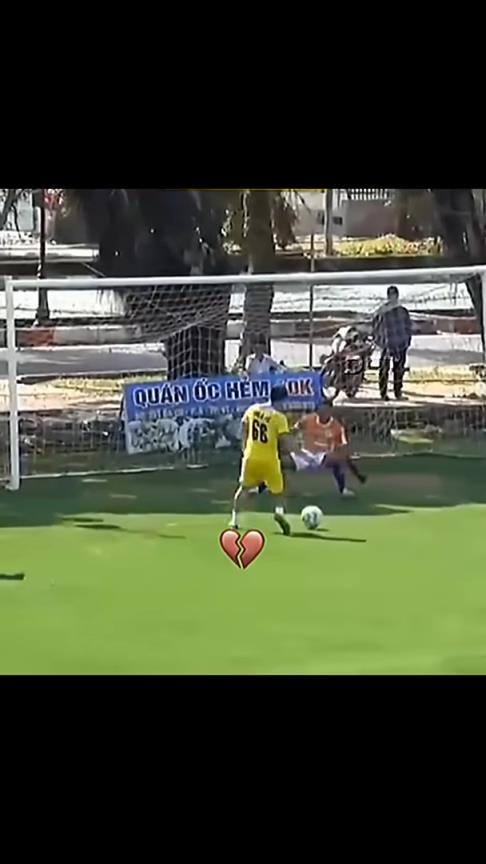 誰(shuí)能告訴我這門(mén)將是怎么想的?