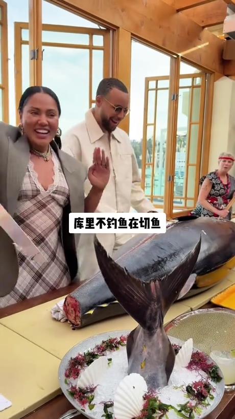 庫里：第1刀還是得讓老婆來...