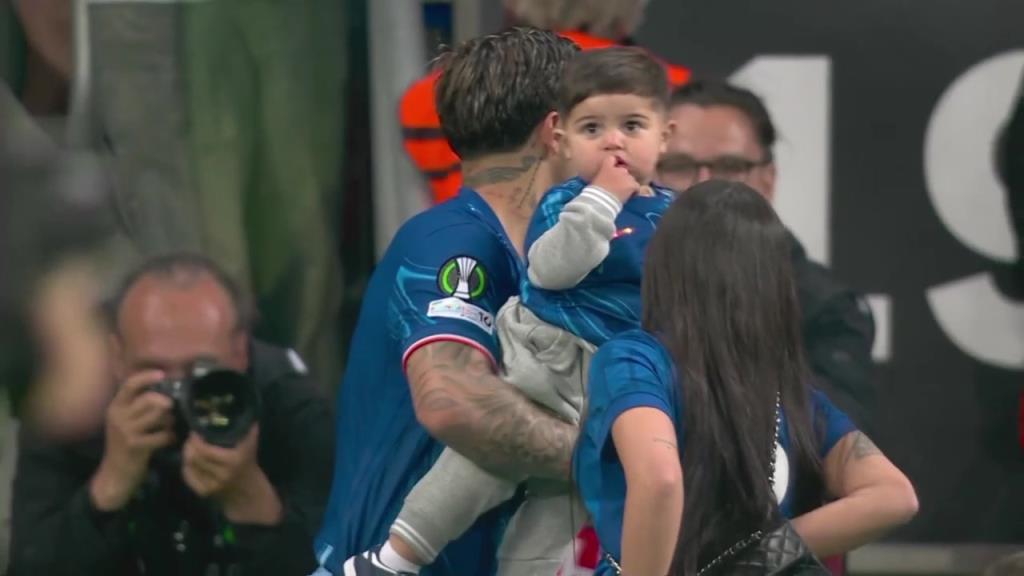 好羨慕!恩佐和女友&倆孩子慶祝奪冠!